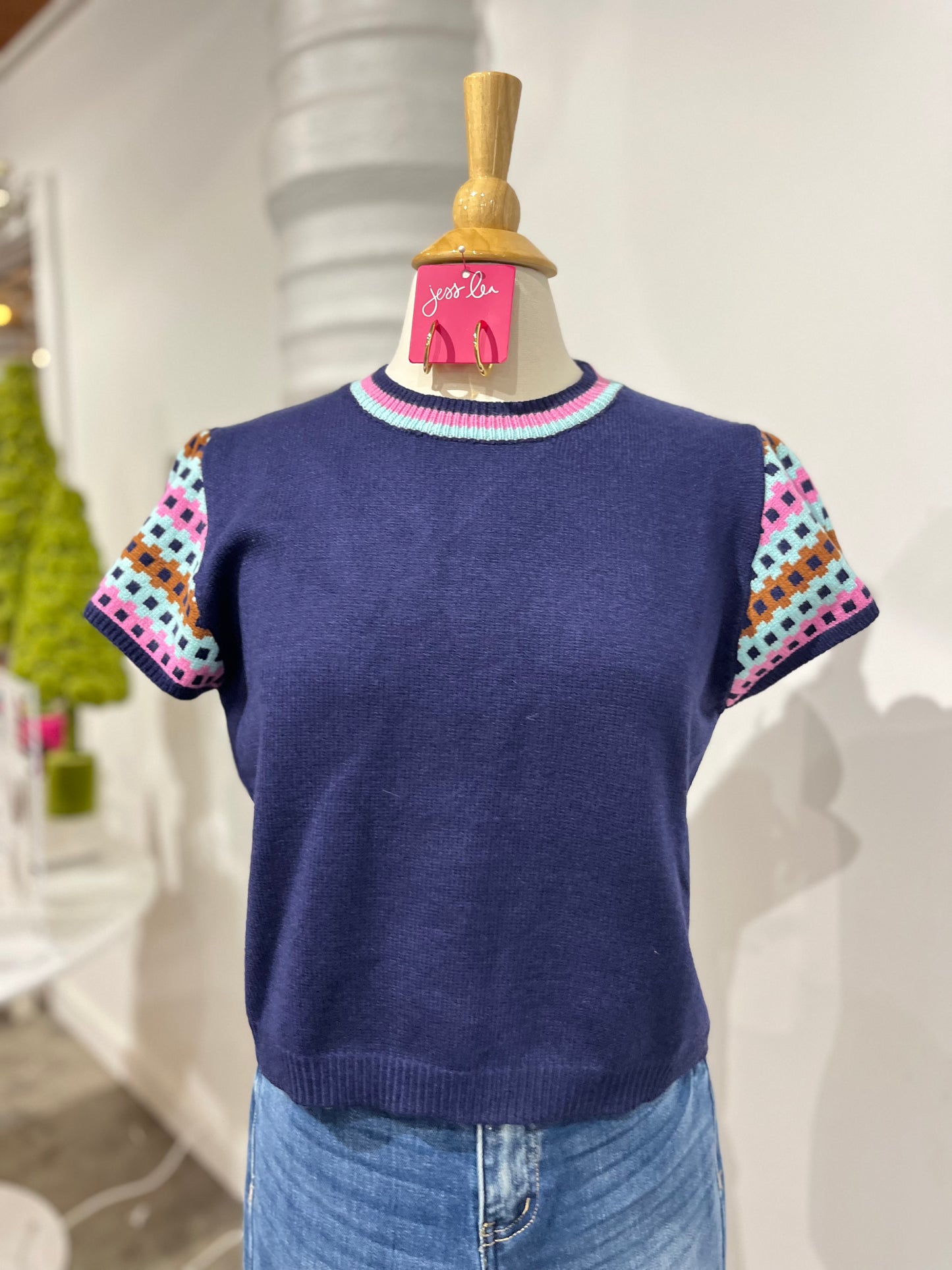 PATTERNED SHORT SLEEVE KNIT TOP